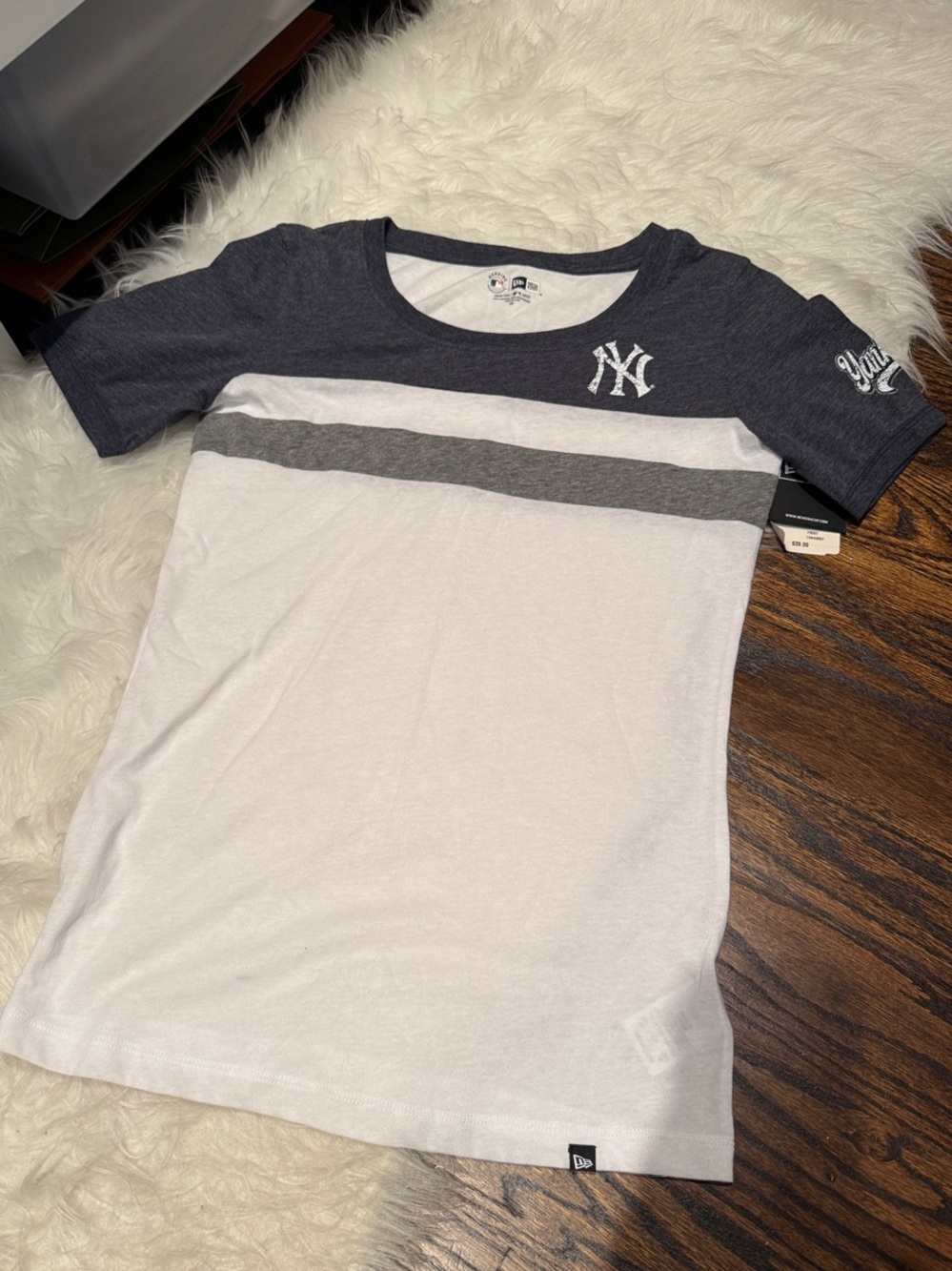 NWT NEW ERA Women's Yankees Colorblock Crew Neck Tee
